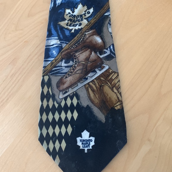 Toronto Maple Leafs tie…used-in good condition - Picture 2 of 4